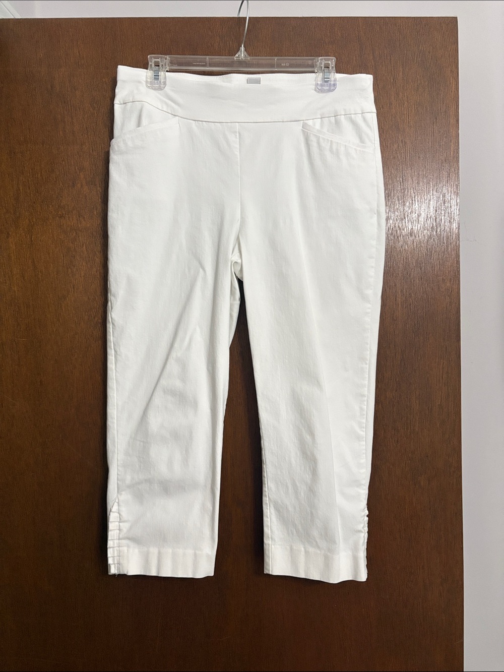 Chico's White Cropped Ankle Pants